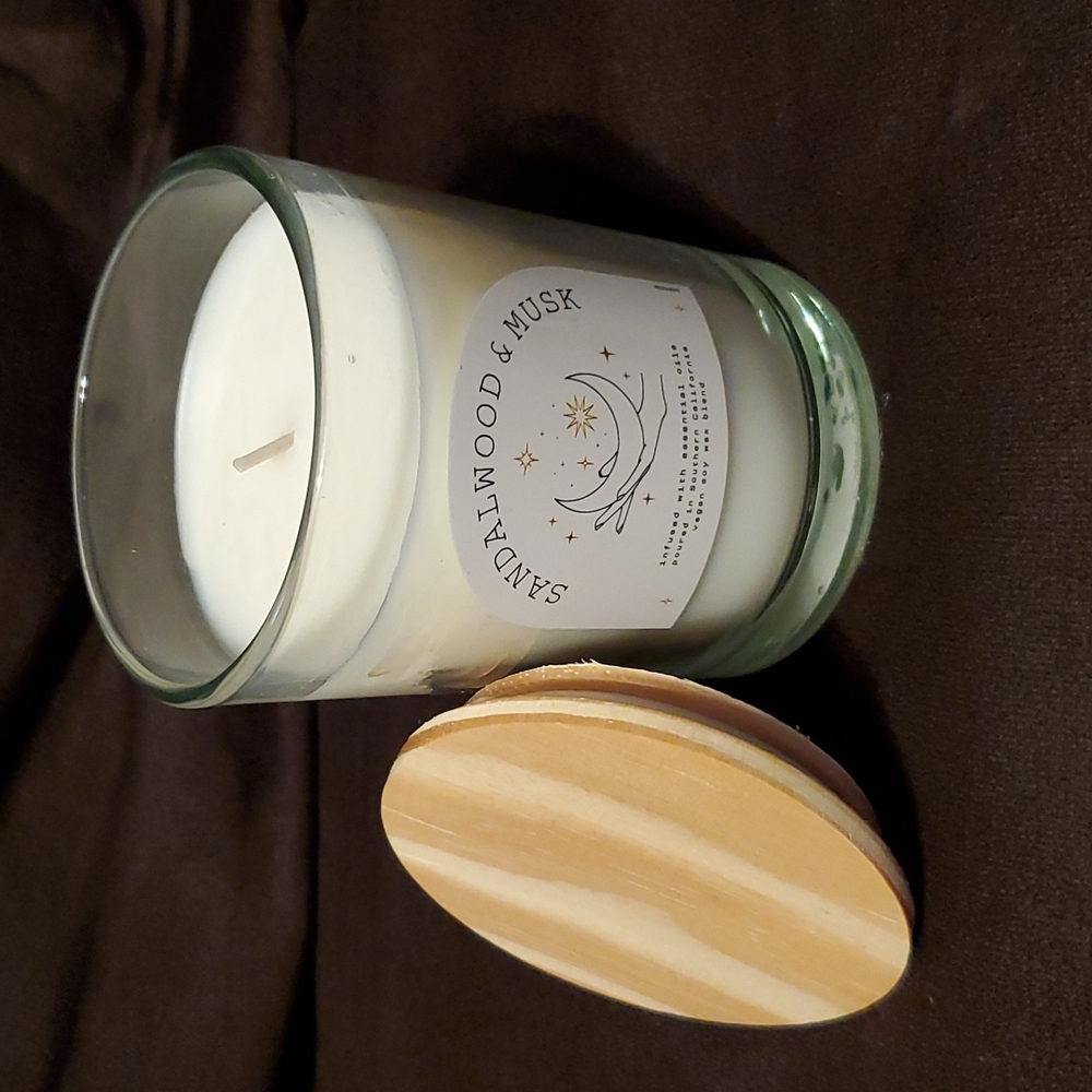 Leoben Co Sandalwood & Musk candle